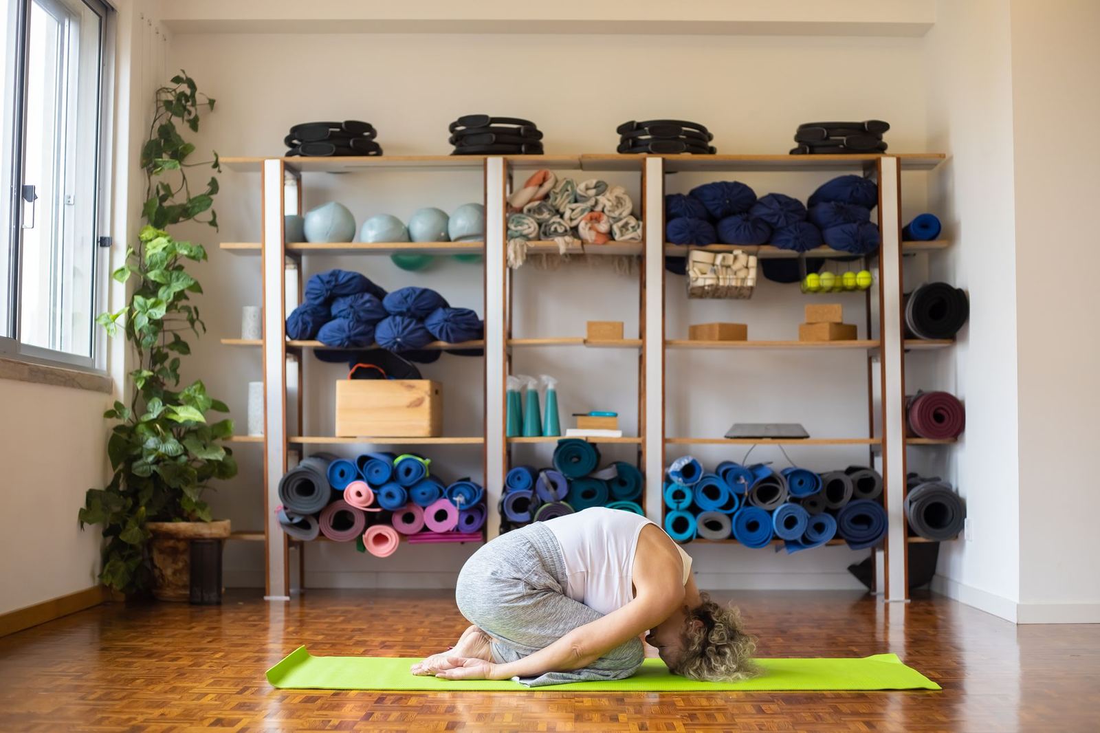 Yin Yoga ve Meditasyon · Tüm seviyeler · Sal 21:00